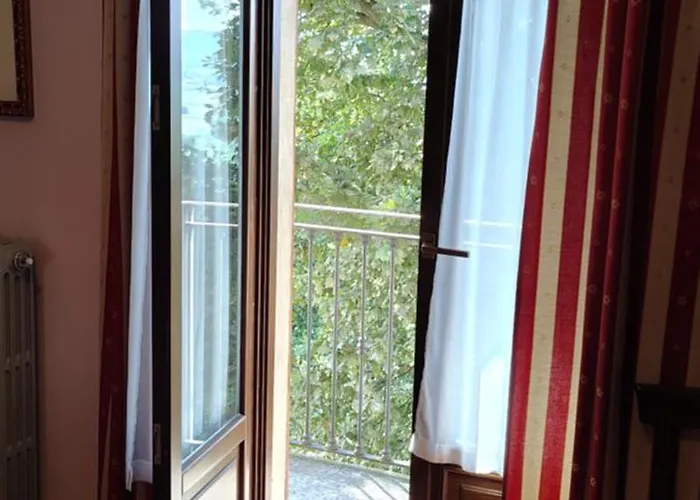 Tra Arte E Querce Konukevi Monchiero