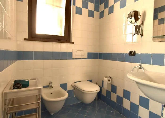 Konukevi Tra Arte E Querce Monchiero